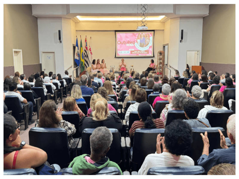 Outubro Rosa reúne 180 pessoas na ACIL e coloca histórias de câncer de mama e prevenção no centro do debate