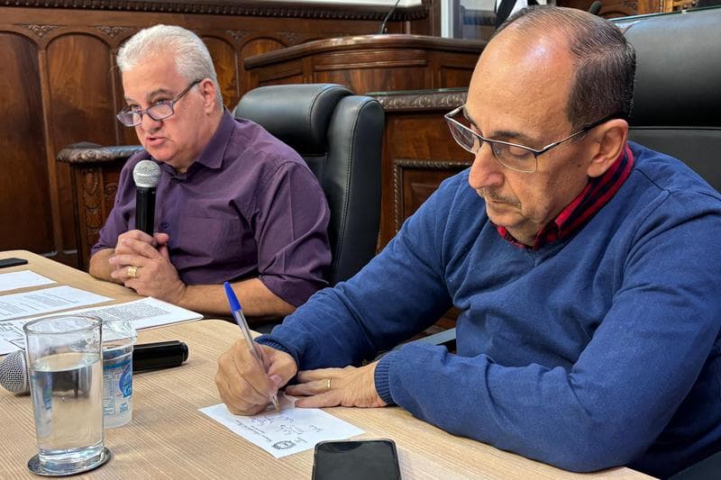 CEI convida prefeita para explicar Área Azul