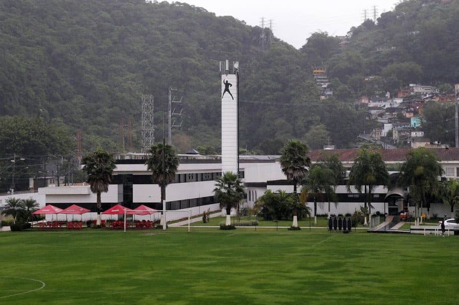Leilão do CT Rei Pelé é suspenso