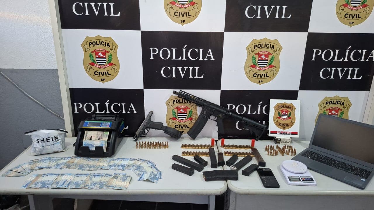 Fuzil e pistola são apreendidos em Guarujá