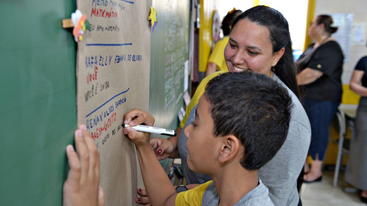 Escolas estaduais da Baixada avançam no Ideb 2025