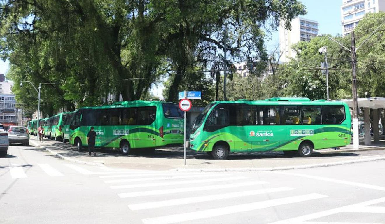 Santos recebe 14 novos ônibus para morros