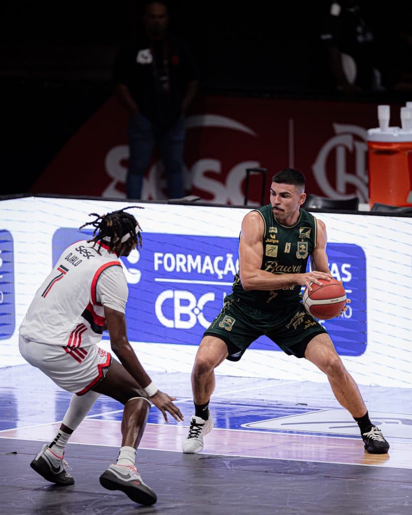 Bauru Basket vence Flamengo na estreia do NBB
