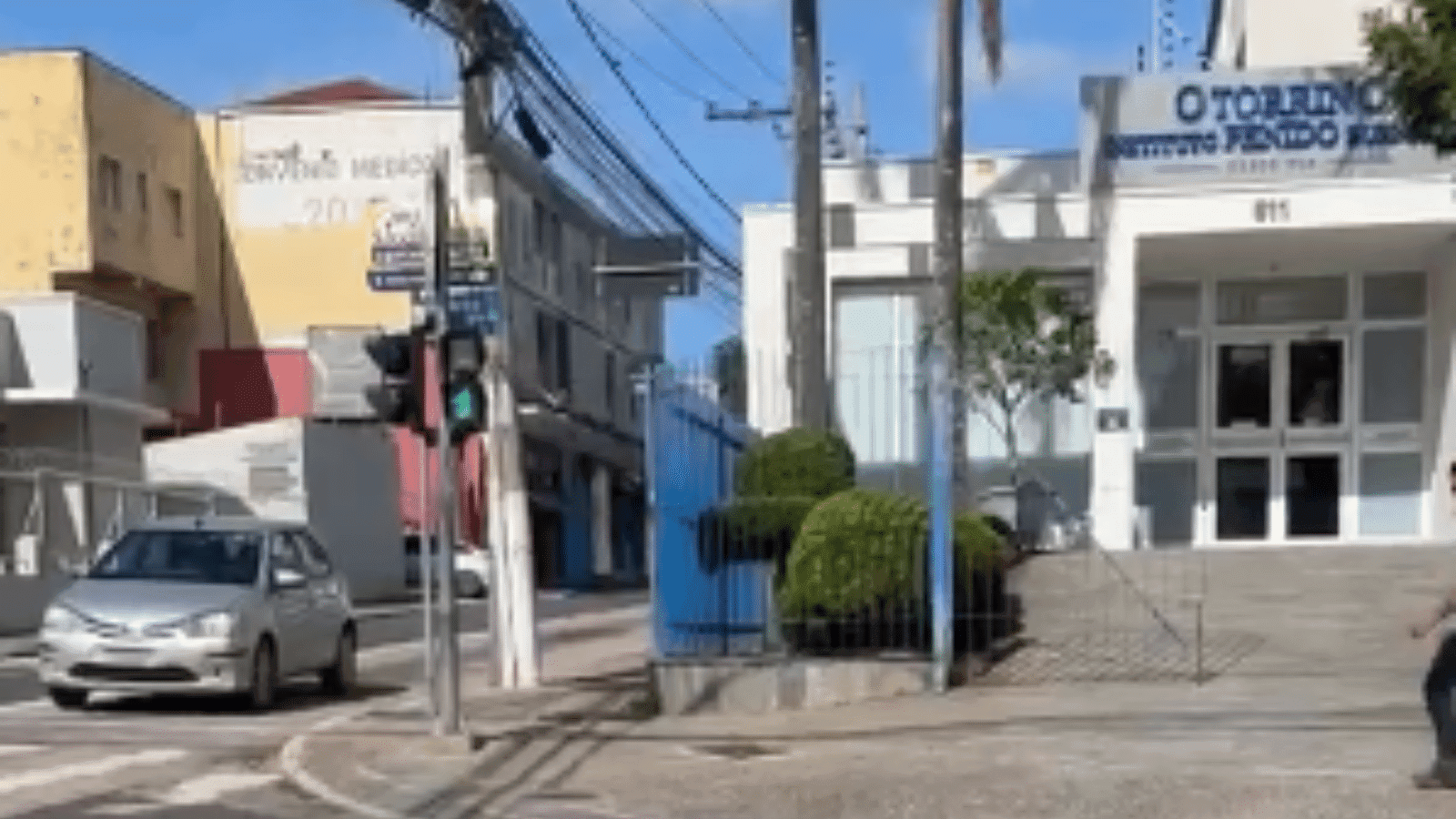 Semáforo em avenida gera preocupações