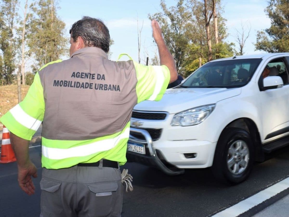 Rua Albano de Almeida Lima tem bloqueio emergencial