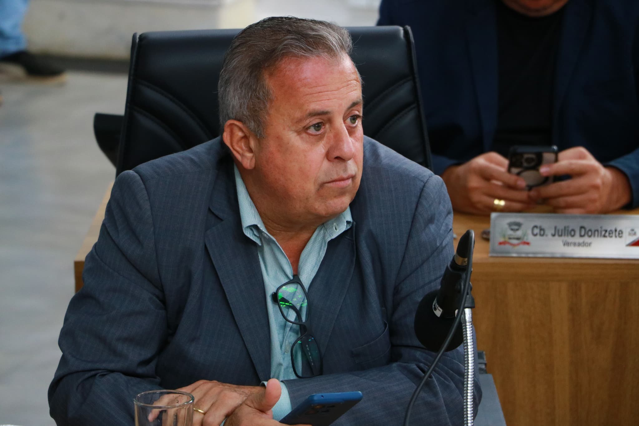 Menezes deixa Habitação e volta à Câmara
