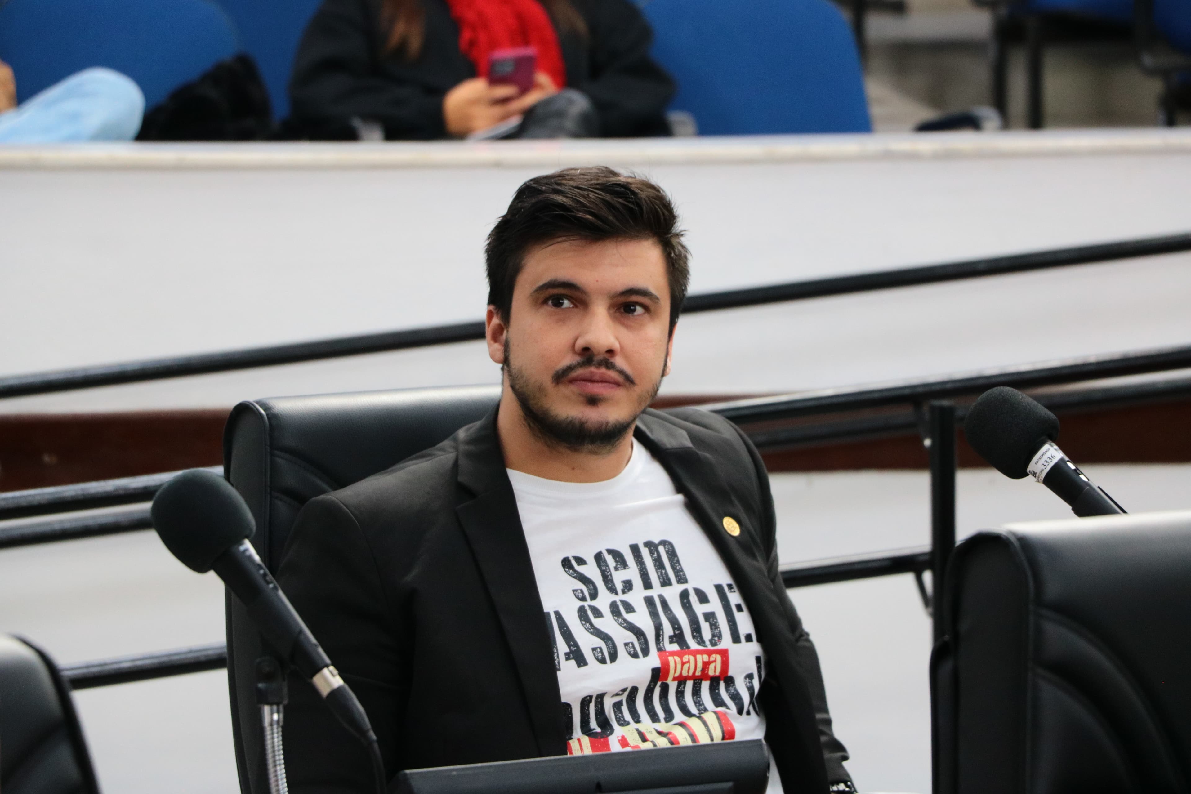Projeto regula câmeras e protege dados em escolas