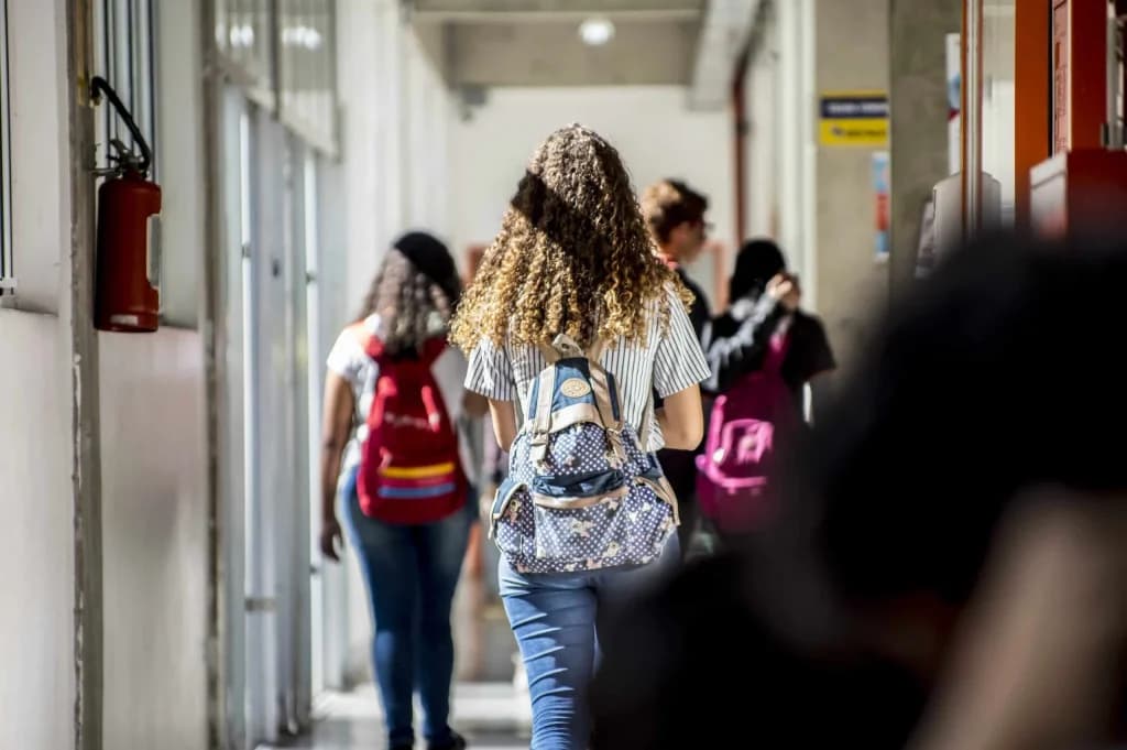 Rede estadual oferece intercâmbio gratuito a estudantes