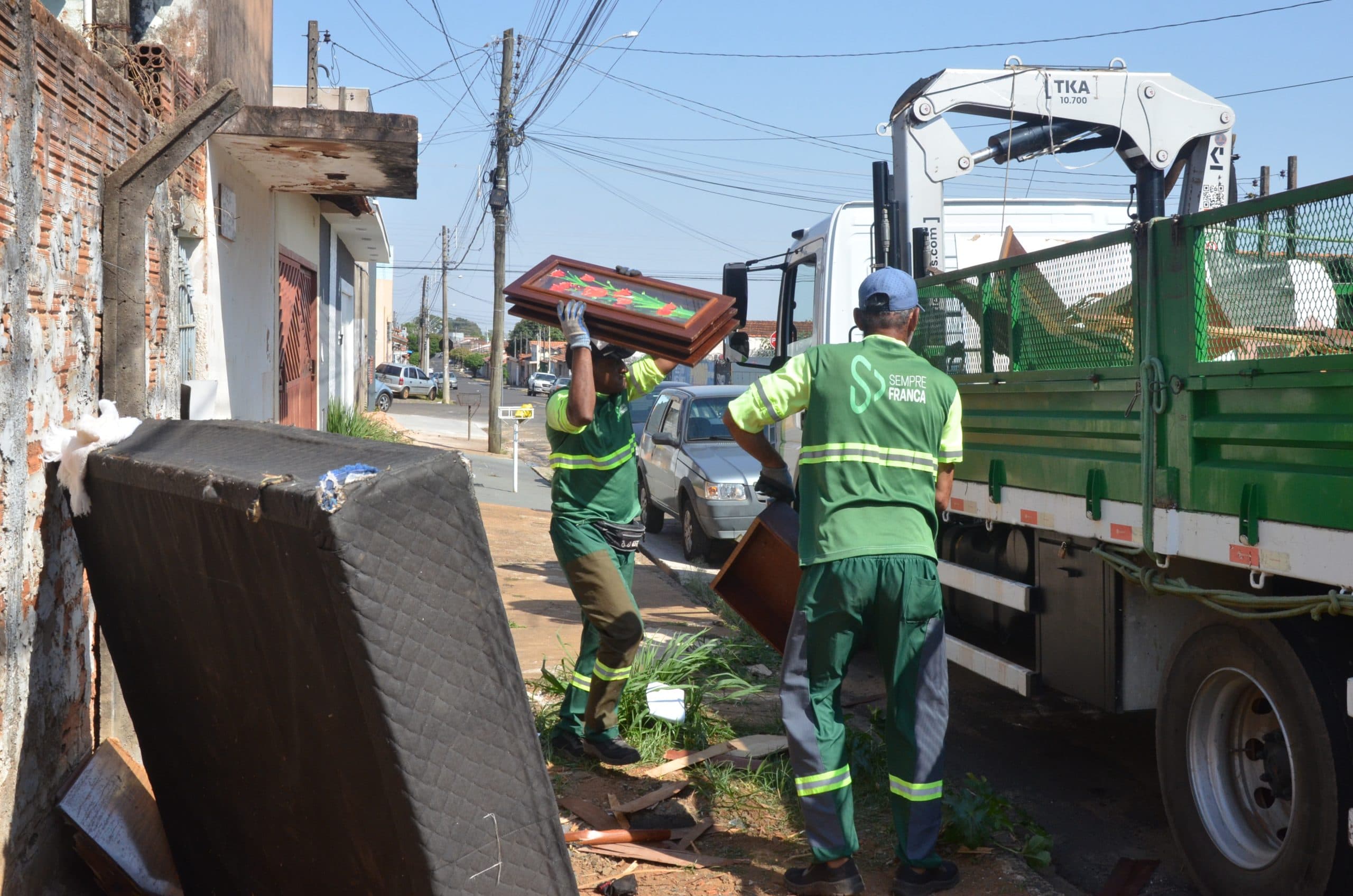 Franca oferece descarte gratuito de móveis e entulhos