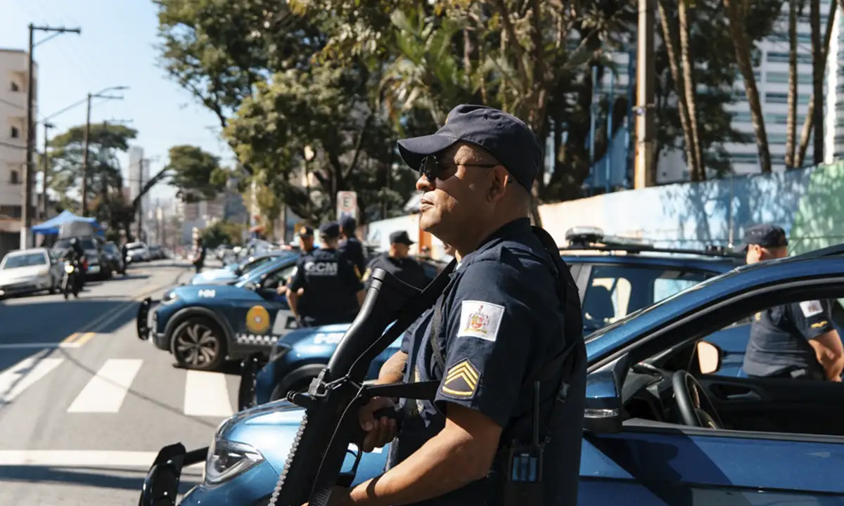 Motociclista sem CNH é detido após fugir de blitz