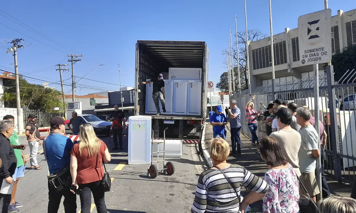 São Caetano entrega geladeiras a 135 famílias