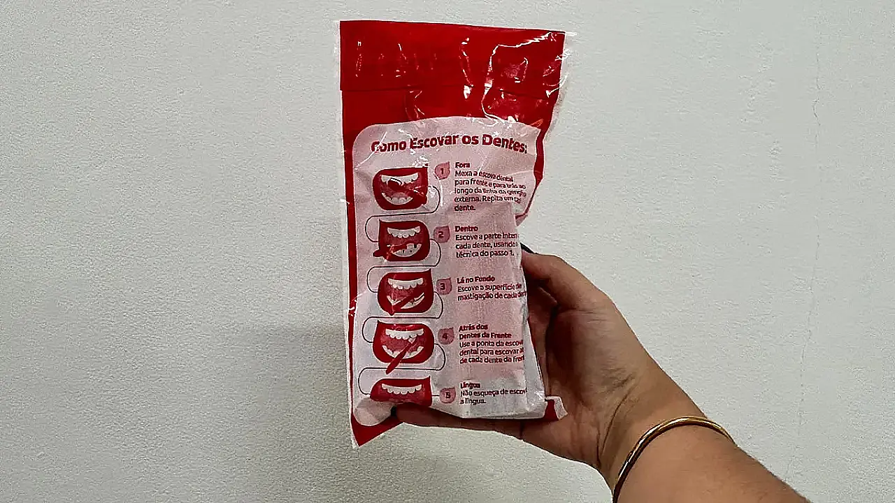 Guarujá entrega 900 kits de saúde bucal