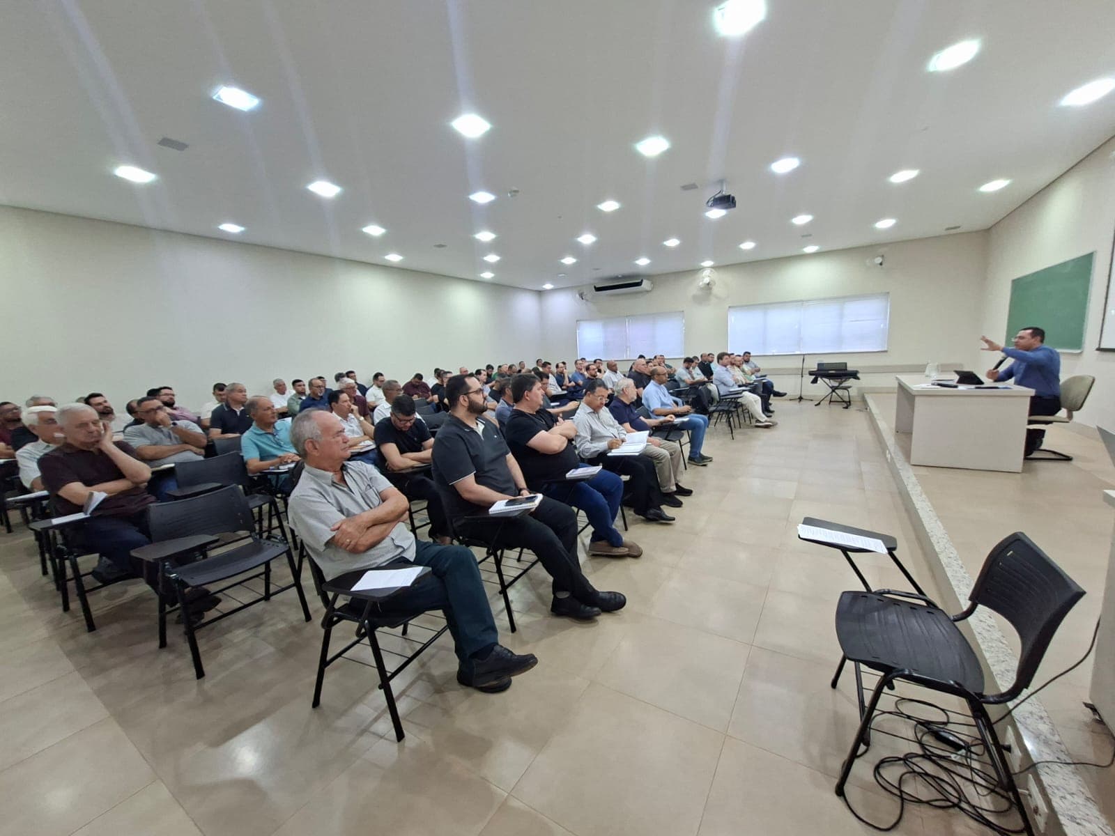 Clero de Limeira debate diretrizes evangelizadoras nacionais