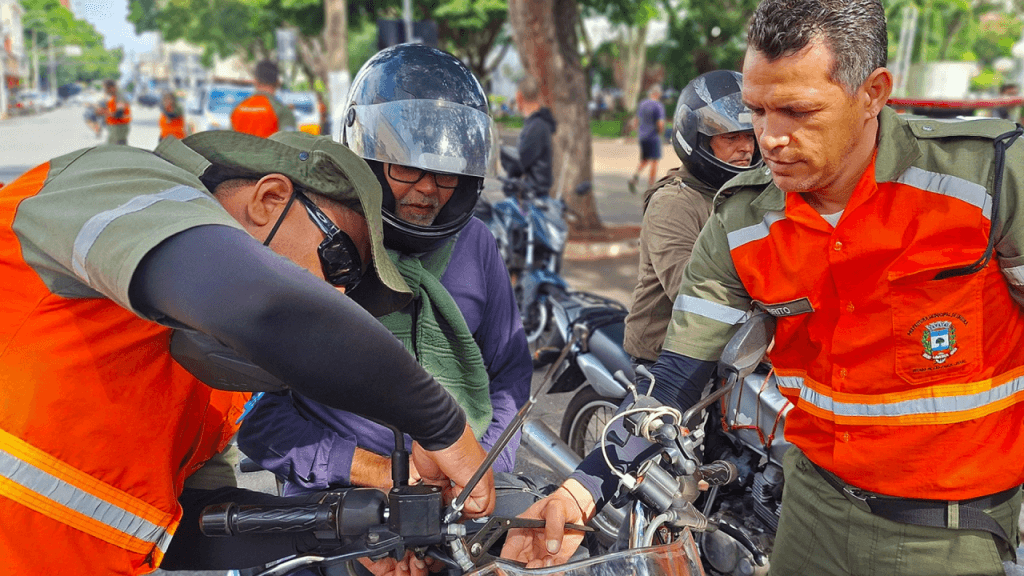 Limeira oferece antenas corta-linhas gratuitas para motociclistas