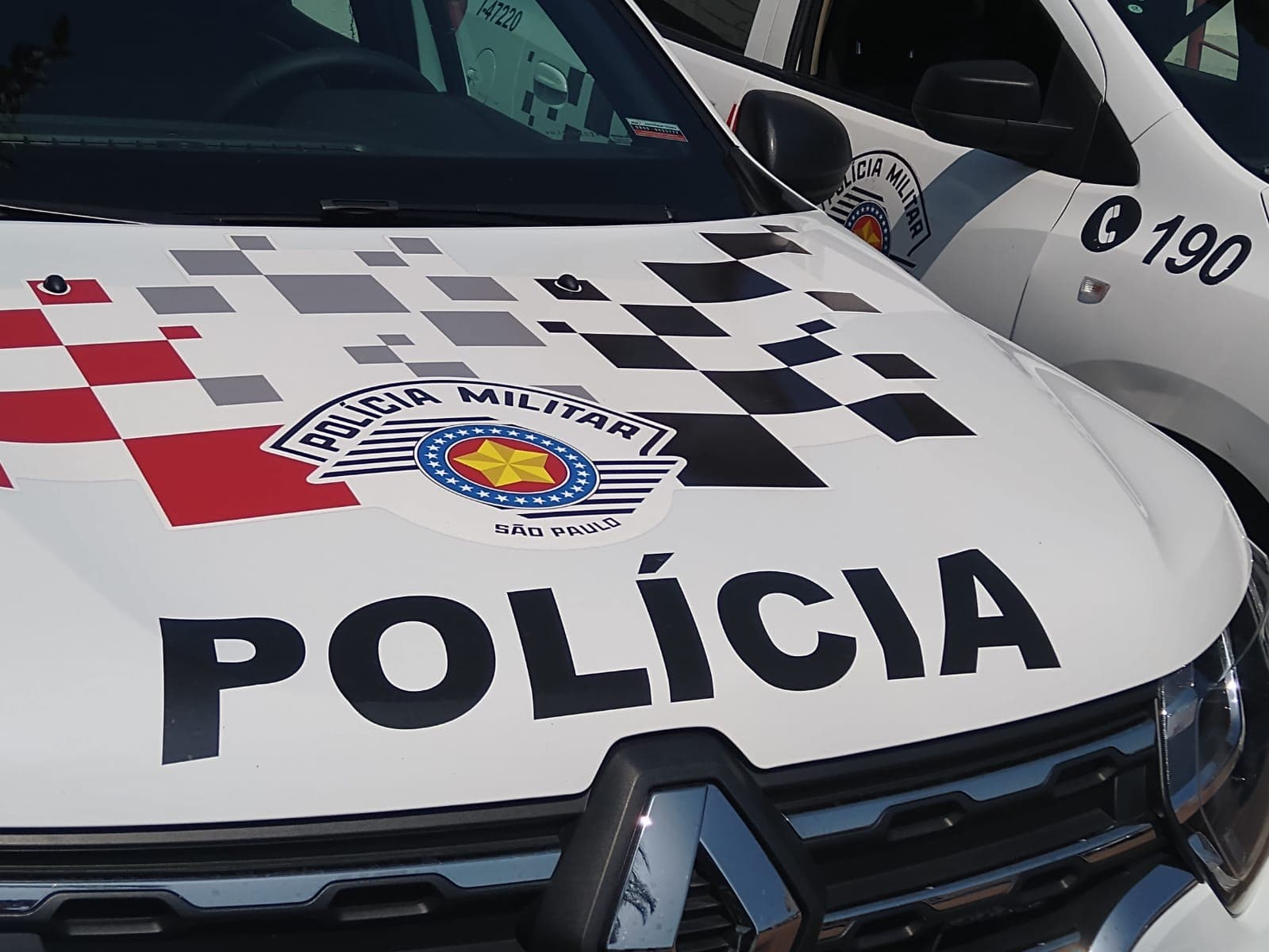 Dois homens morrem em troca de tiros com PM