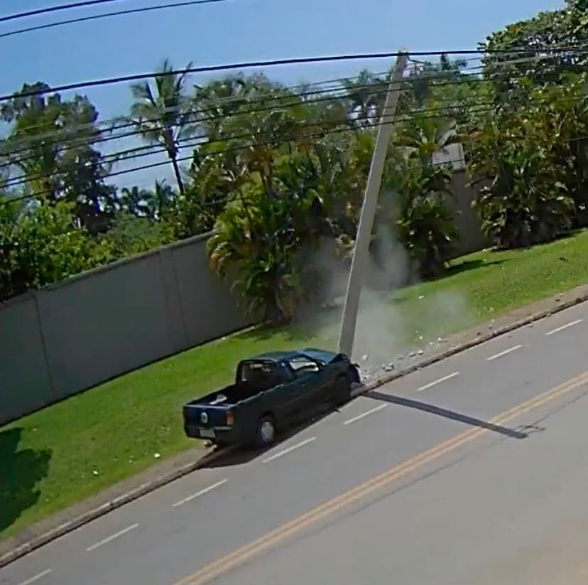 Motorista passa mal e atinge poste em Piracicaba
