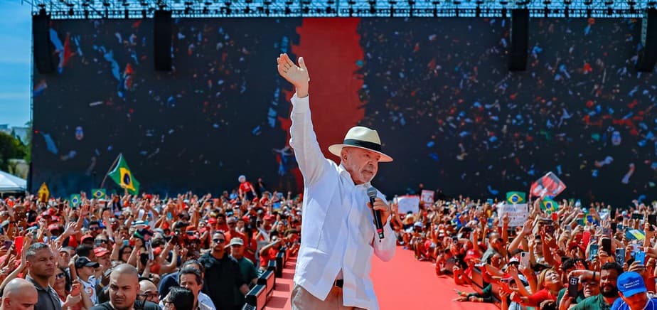 Ato de Lula no ABC reúne estimativa de até 30 mil pessoas