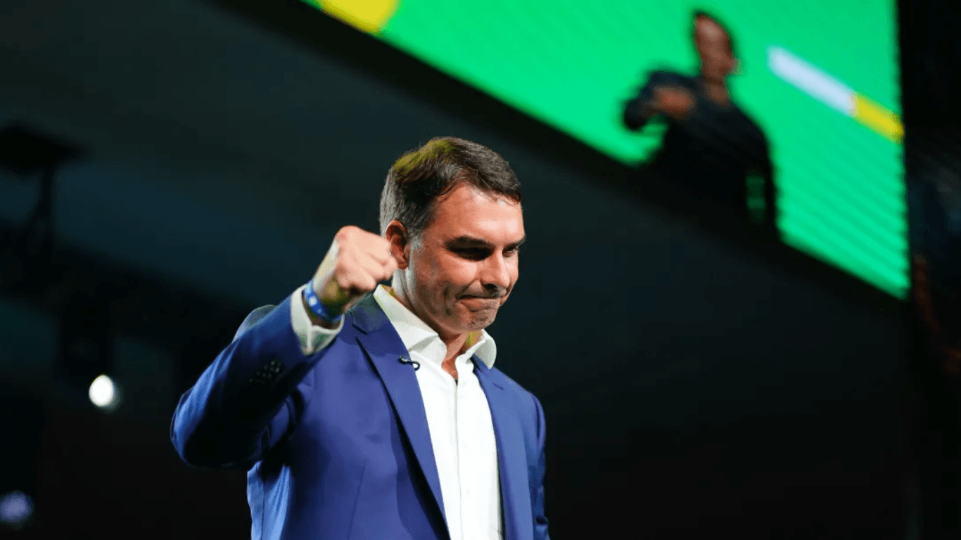 TSE restabelece filiação de Flávio Bolsonaro ao PL e libera registro de candidatura