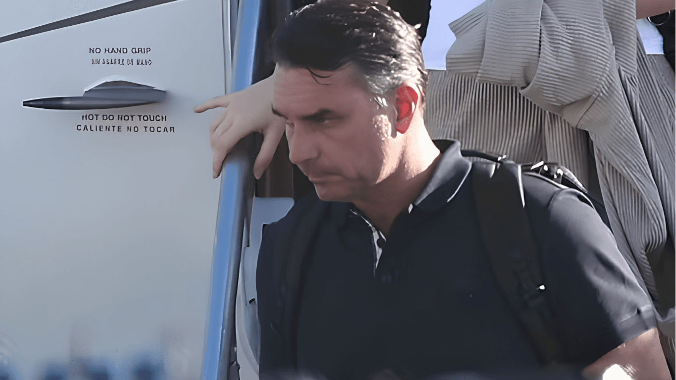 De Argentina a Miami: Flávio Bolsonaro desembarca nos EUA com aval de Trump