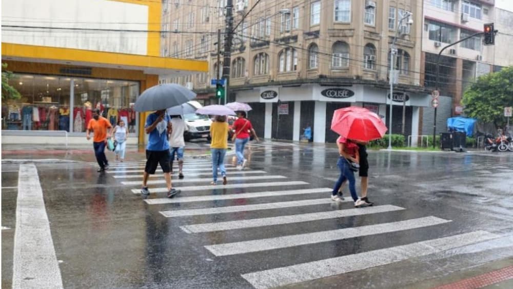 Chuva forte volta a Baixada Santista e Defesa Civil emite alerta
