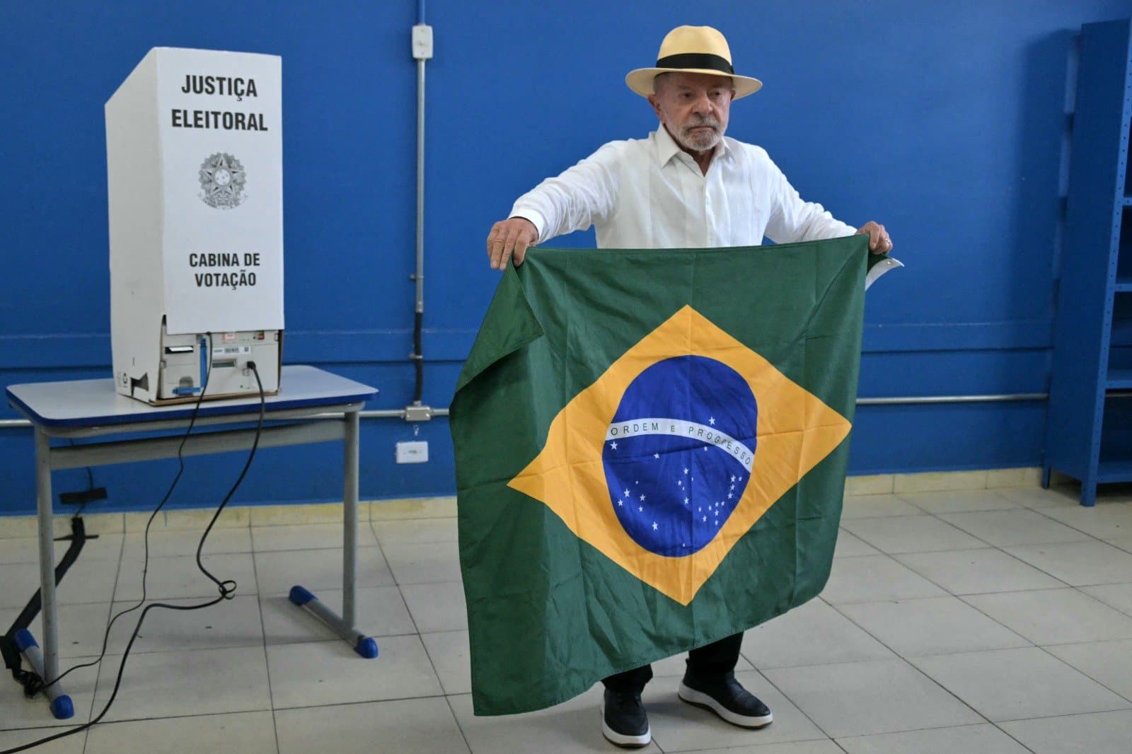 Lula vota no ABC Paulista e diz estar confiante em vitória nas eleições