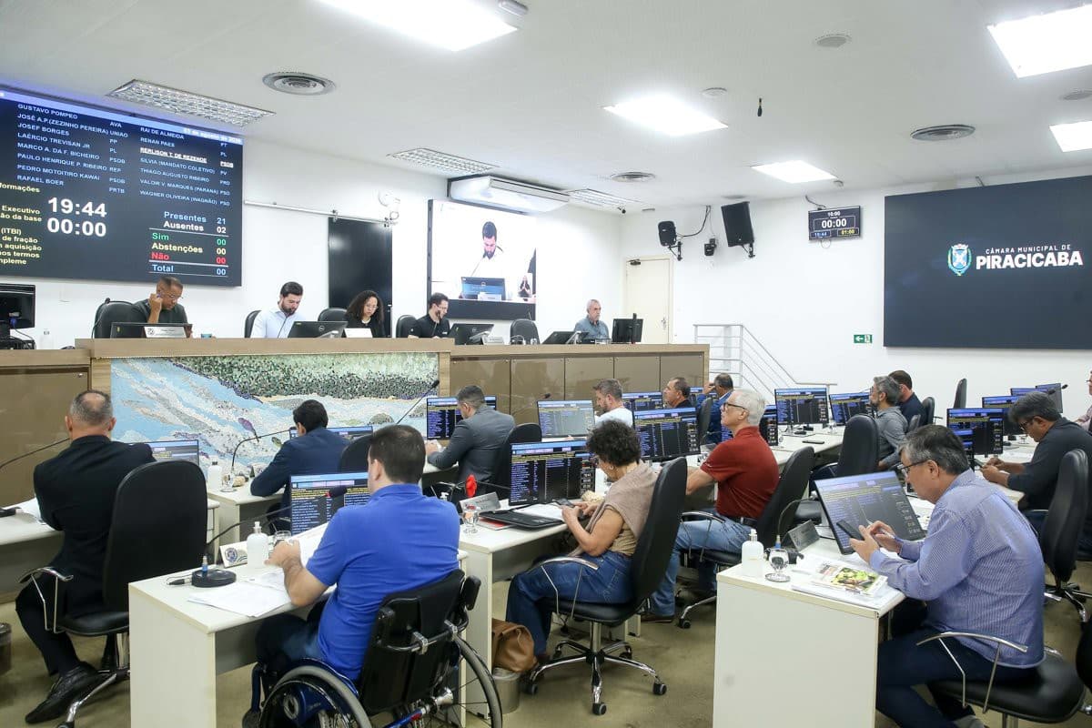 Câmara analisa pedidos sobre saneamento, saúde, previdência e obras nesta quinta
