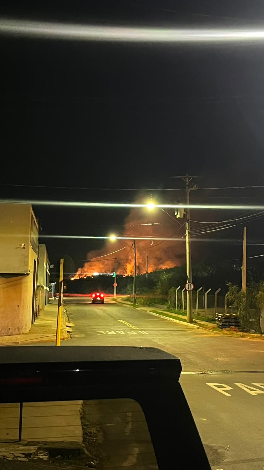Incêndio de grande proporção é registrado próximo ao Sam’s Club em Bauru