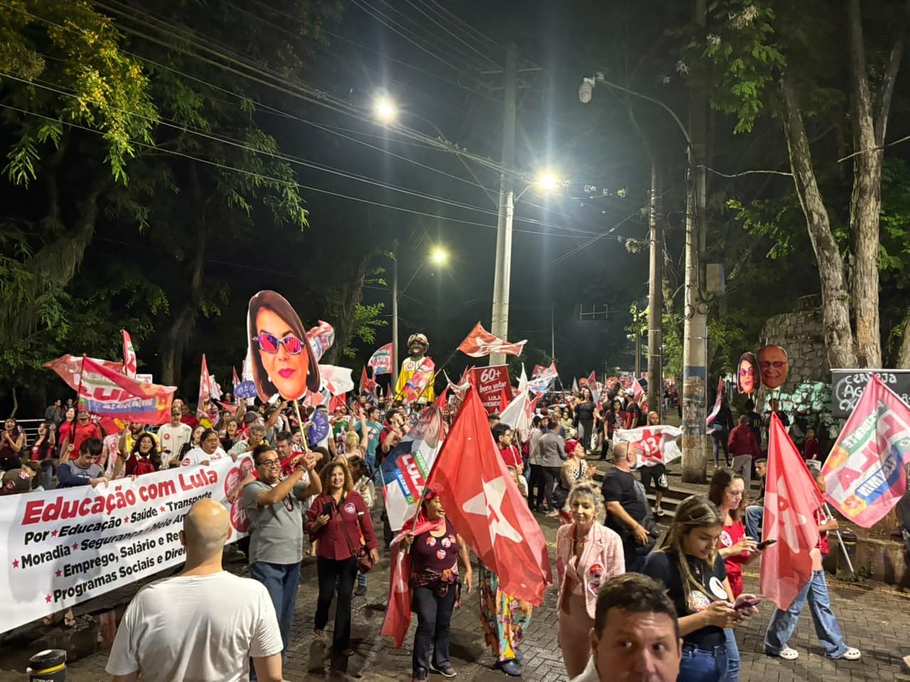 Organização estima 7 mil pessoas em caminhada de apoio a Lula em Piracicaba