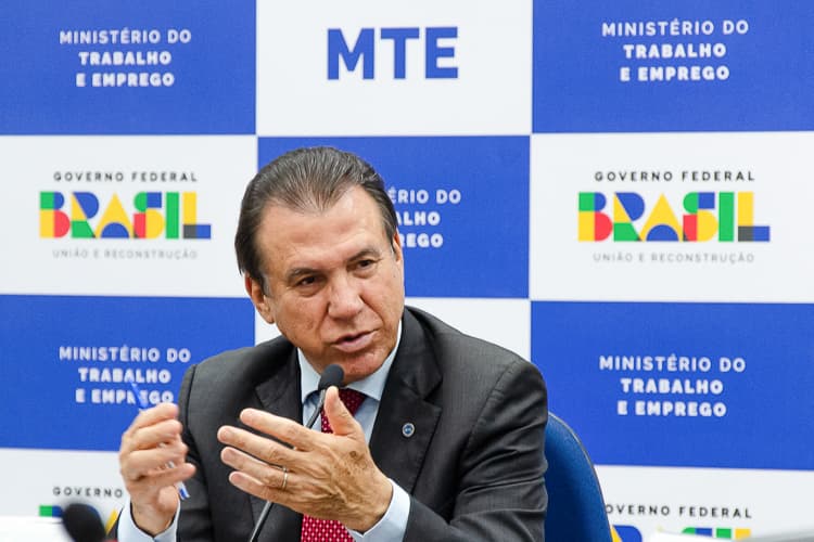 Ministro prevê que votação da PEC do fim da escala 6x1 fique para depois das eleições