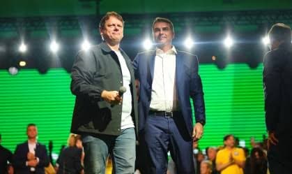 Tarcísio reduz exposição ao lado de Flávio Bolsonaro em São Paulo diante de preocupação com desgaste político