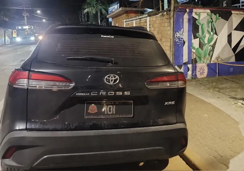 Carro oficial da ALESP é visto nas proximidades de evento de campanha em Maresias e caso aguarda esclarecimentos