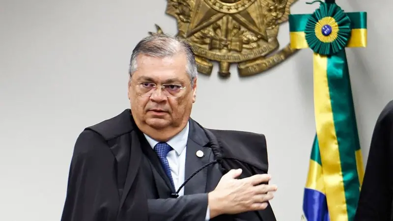 Dino manda reintegrar Andrei Rodrigues à chefia da PF e leva crise ao plenário do STF