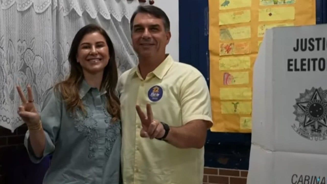 Flávio Bolsonaro defende “grande time” para reorganizar o Brasil após votar no segundo turno das Eleições 2026
