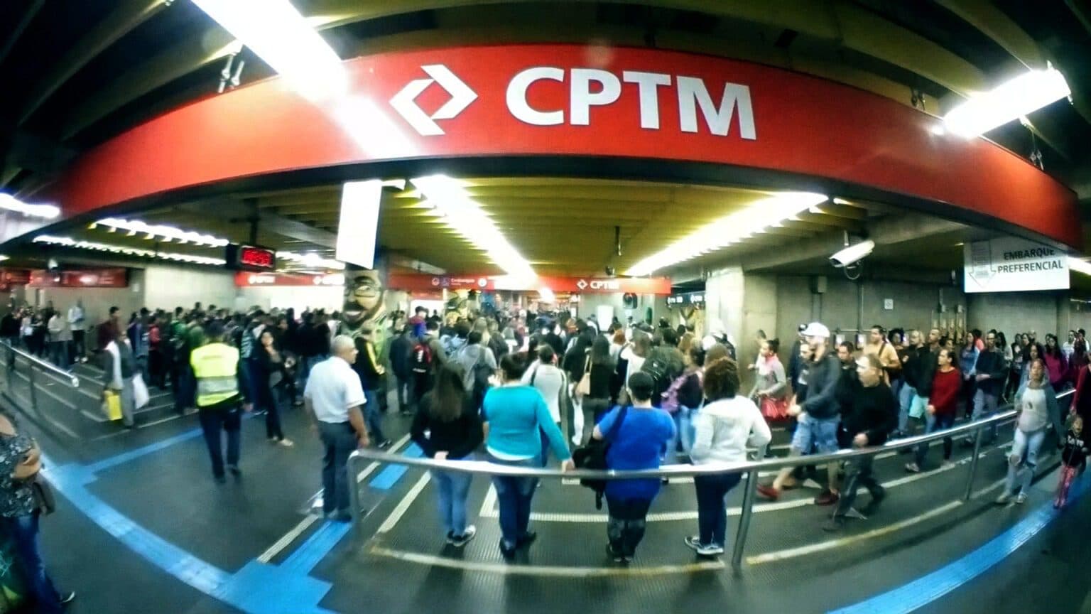 Maioria rejeita privatização de metrô e trem em SP