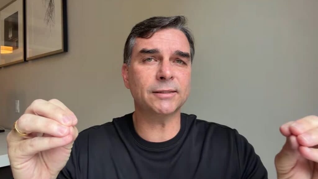 Flávio Bolsonaro visita Baixada Santista e mira Porto de Santos