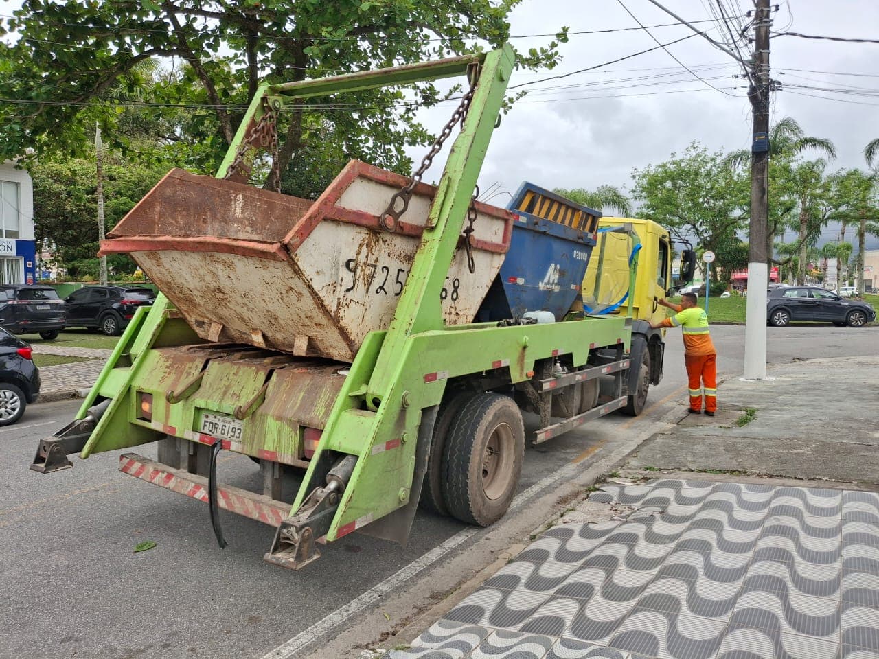 São Vicente quer restringir caminhões de entulho