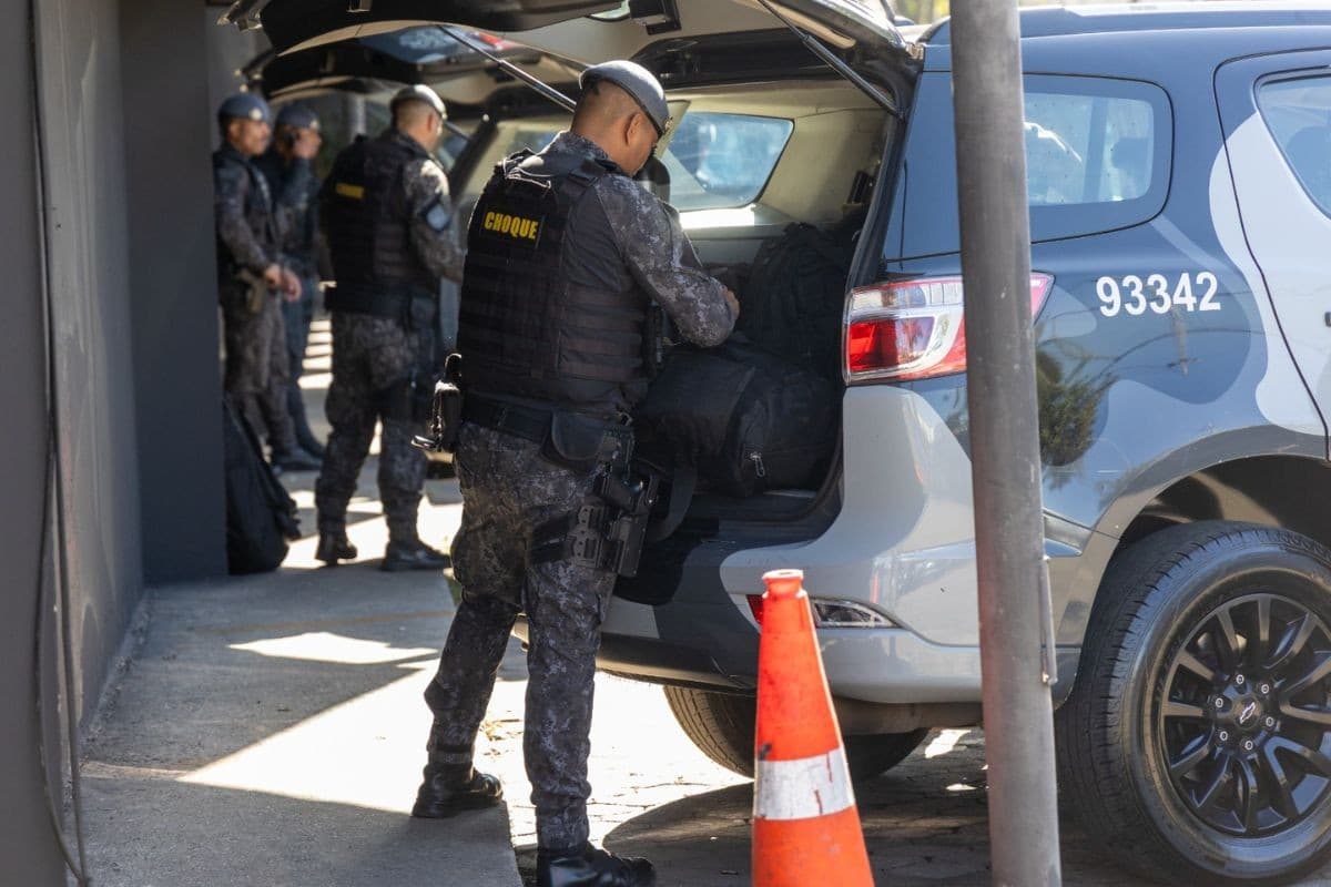 PM prende dois procurados em operação na Baixada Santista