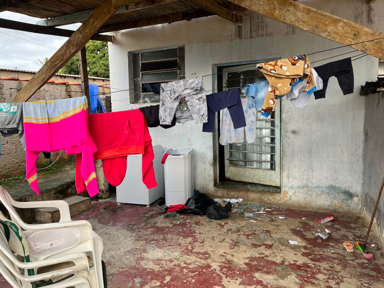 Homem é preso após atacar esposa e três filhos com caco de vidro em Salto de Pirapora