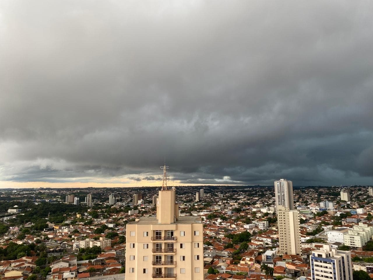 Rio Preto em alerta para temporais nesta quinta