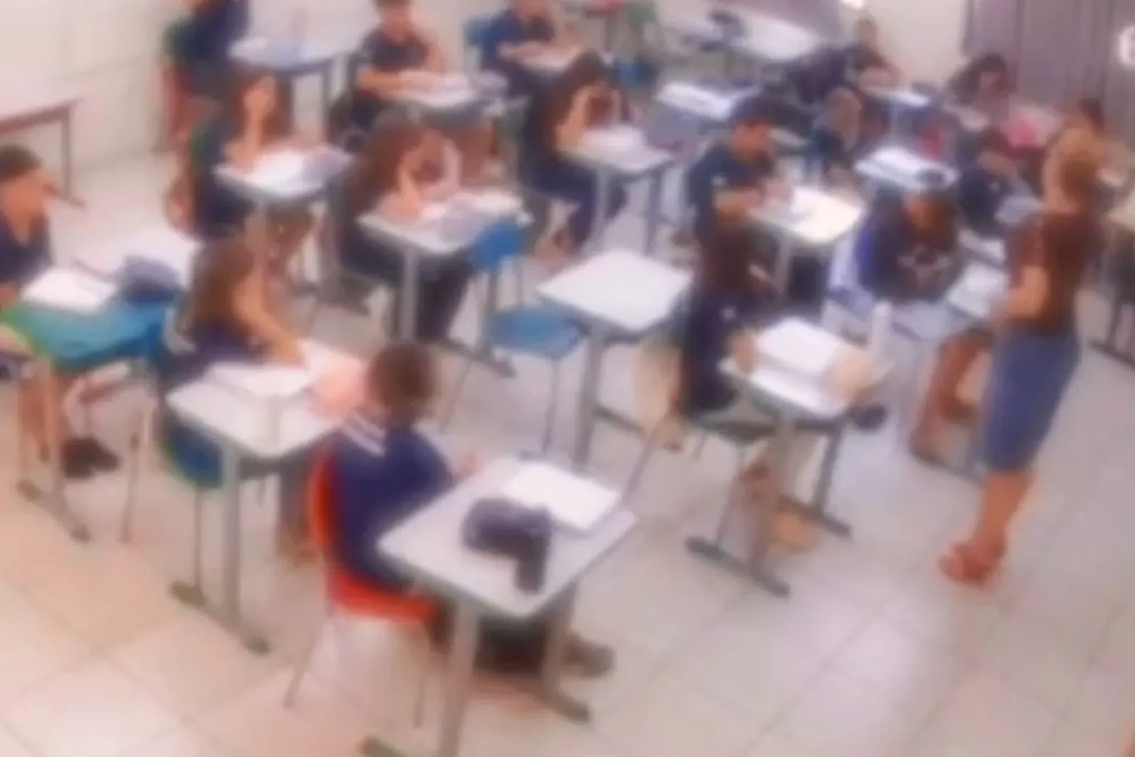Professora afastada por comentários discriminatórios