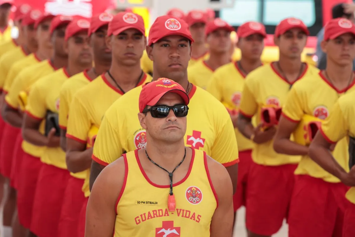 Praia Grande seleciona 45 guarda-vidas temporários