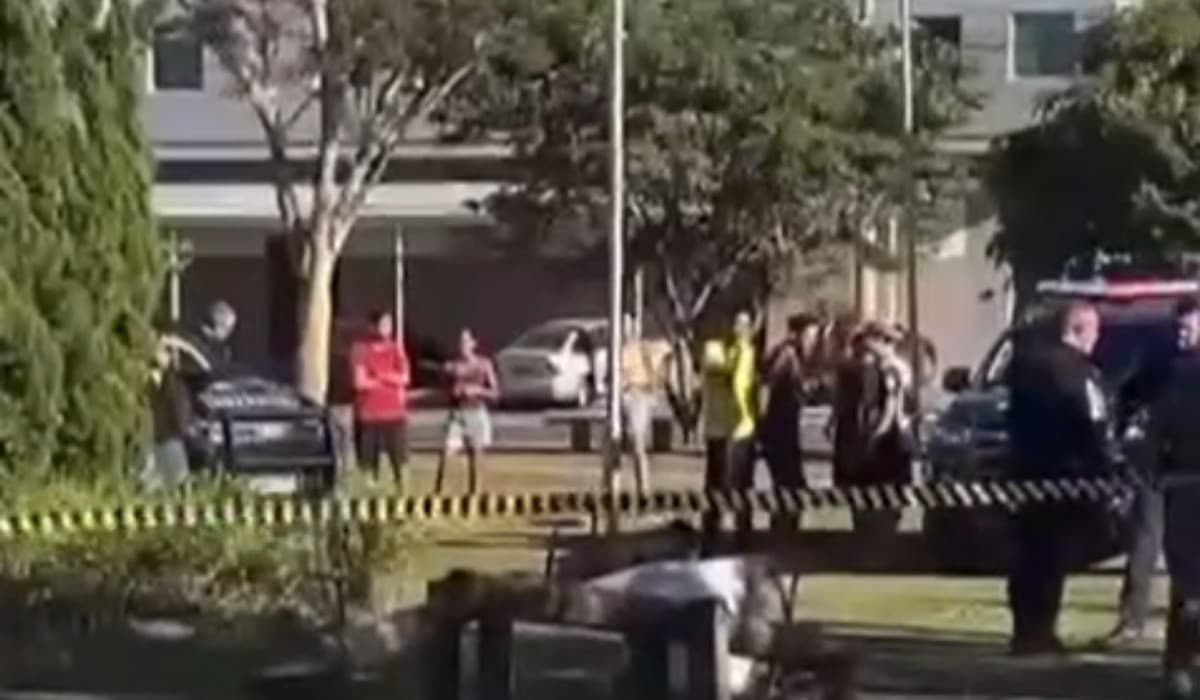 Homem preso por racismo e agressão em praça