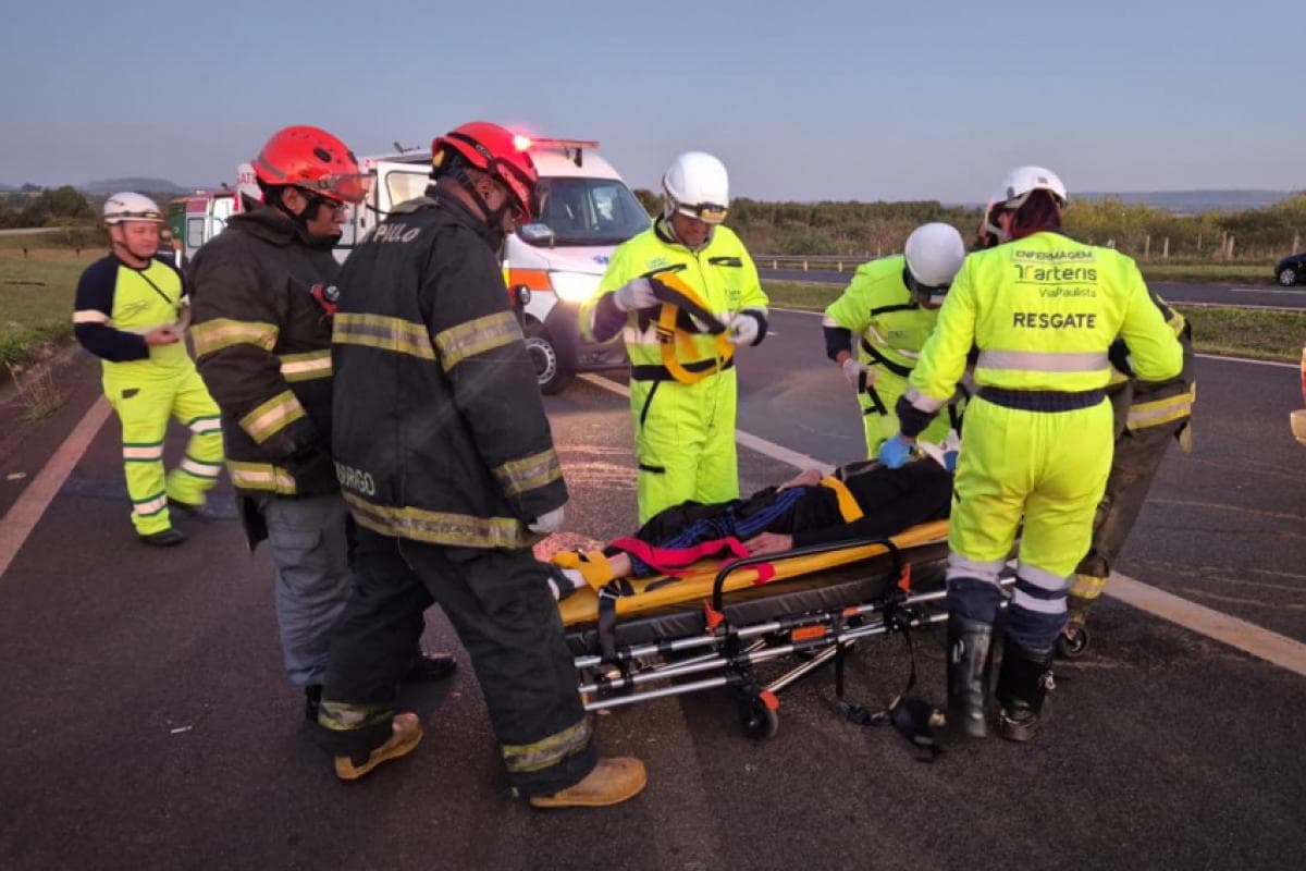 Homem morre após colisão com caminhão em rodovia