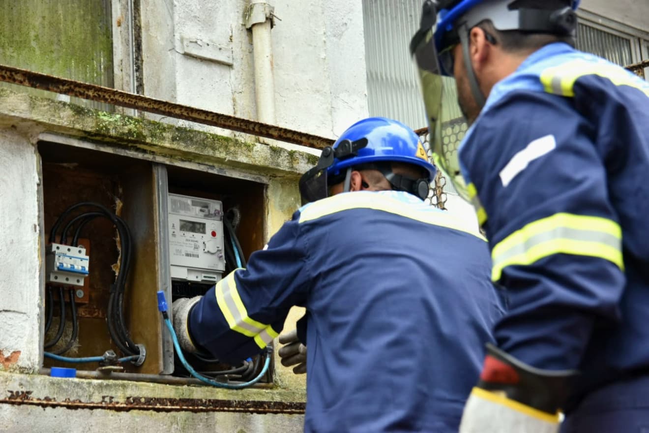 Furto de energia é identificado em 55 imóveis