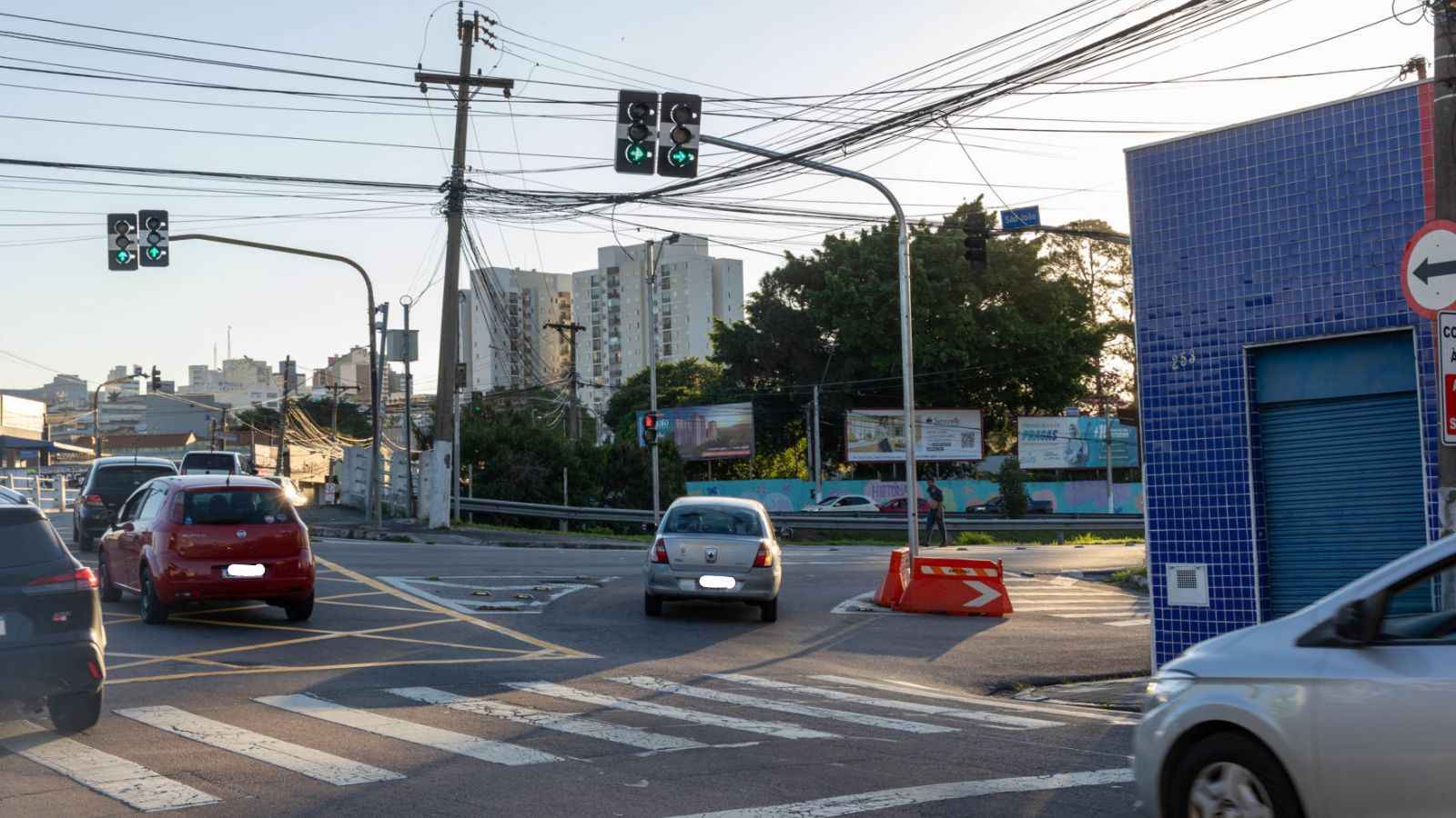 Novo semáforo altera conversão no cruzamento São João e Ozanam