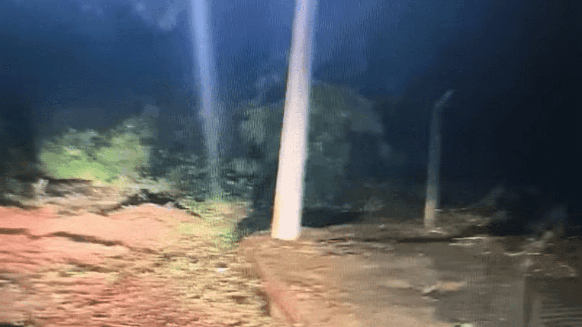 Menino de 11 anos é resgatado de lamaçal