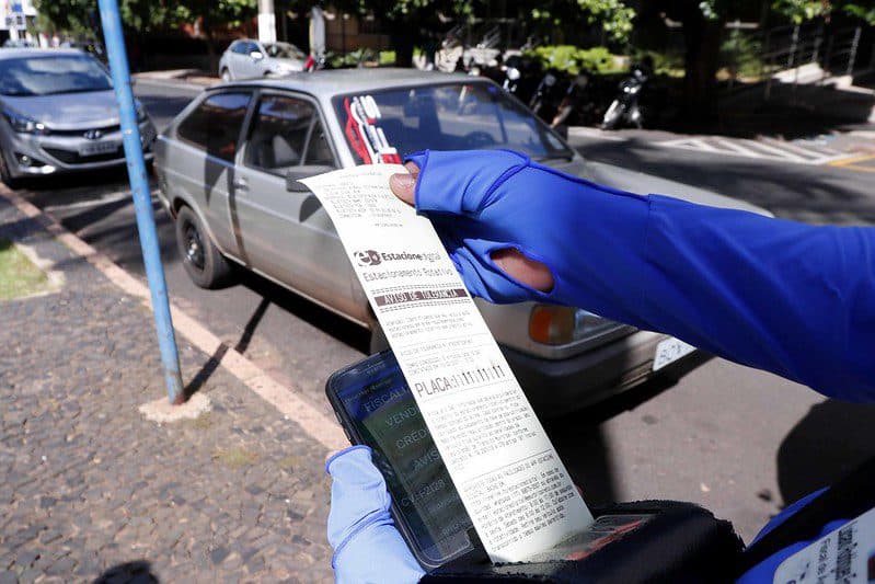Fiscal da Área Azul é agredida por motorista