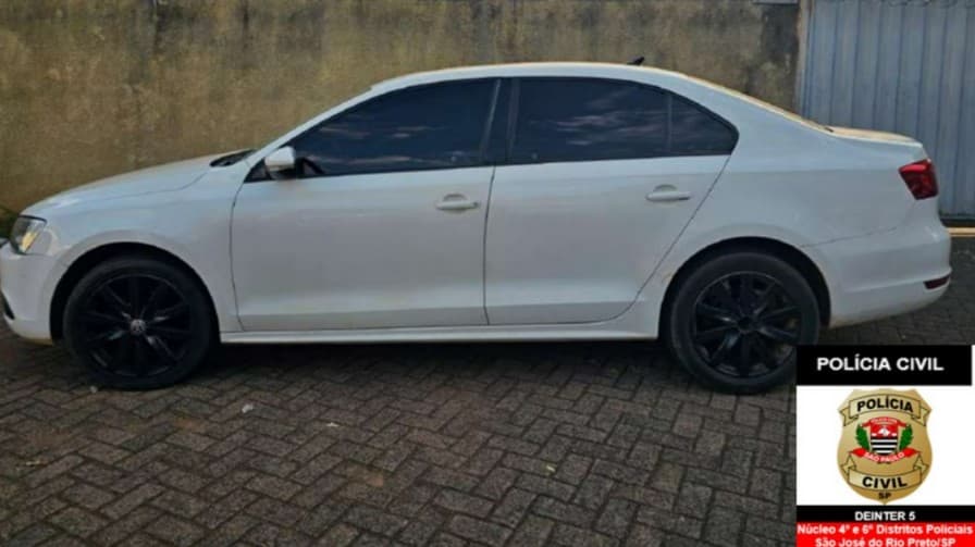 Jovem é preso com carro furtado e placa adulterada