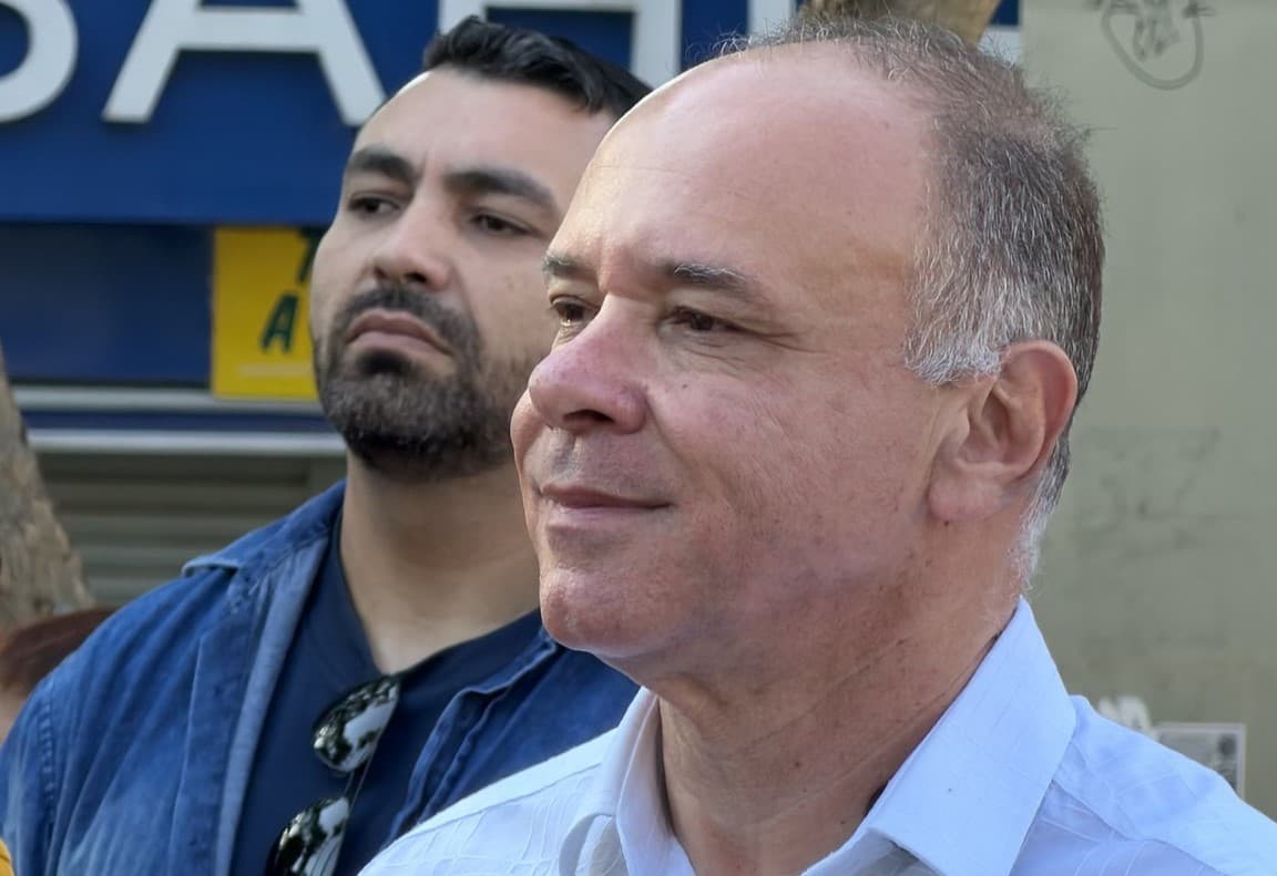Prefeito é mantido como réu em ação
