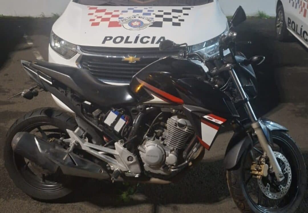 Polícia recupera moto furtada em Rio Claro